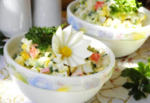 Крабовый салат из крабовых палочек